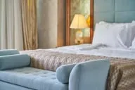 Elegantno opremljena hotelska soba